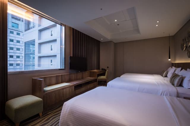 Superior Triple Room with City View