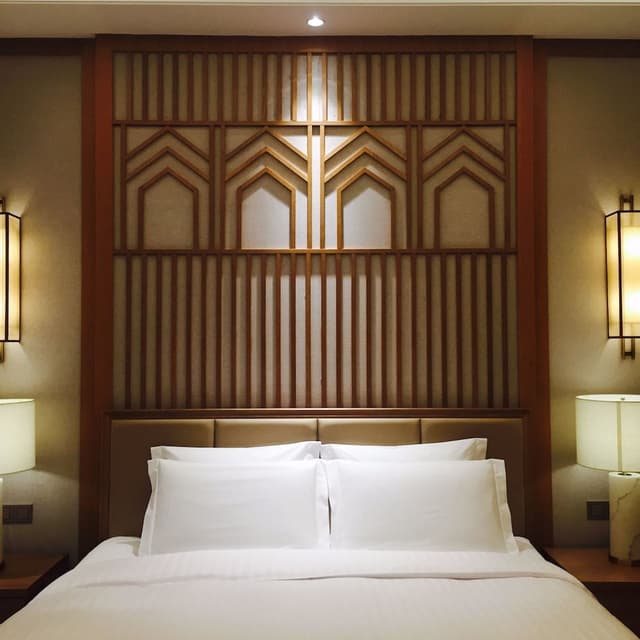 Deluxe Room, 1 King Bed, Mountain View