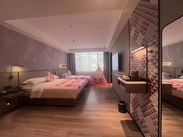 Dossen - Deluxe Family Room