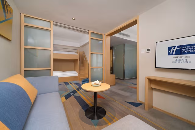 Suite, Multiple Beds (Additional Living Area)
