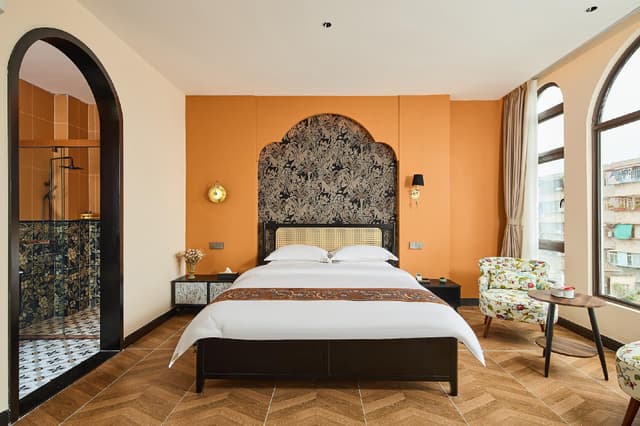 GTR - Guest Room with One 1.8M Bed