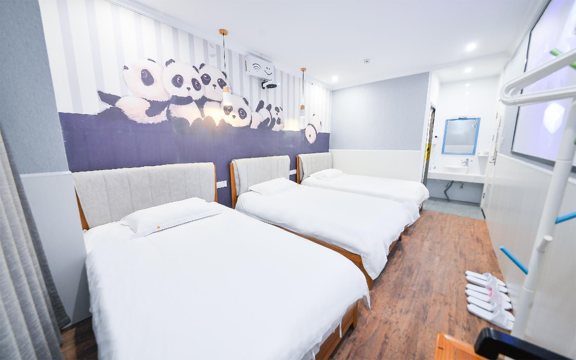 Smile in Long Time No See Youth Hostel Jinli Square3