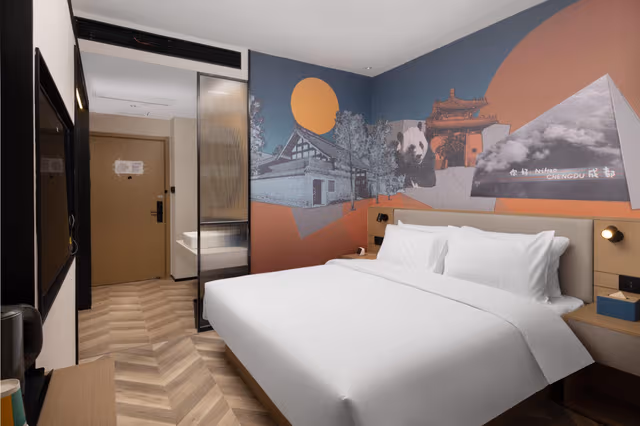 Huazhu - Room With Bed