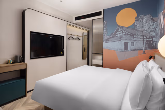 Huazhu - Room With Bed