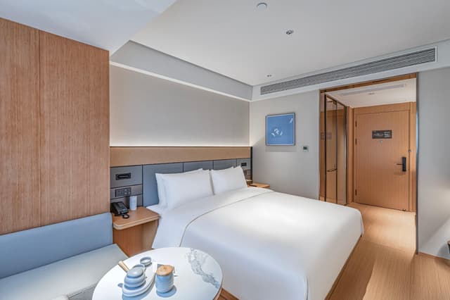Huazhu - Deluxe Bed Room
