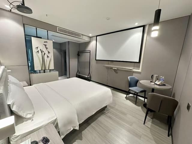 WH - Feature 1 Bed Room
