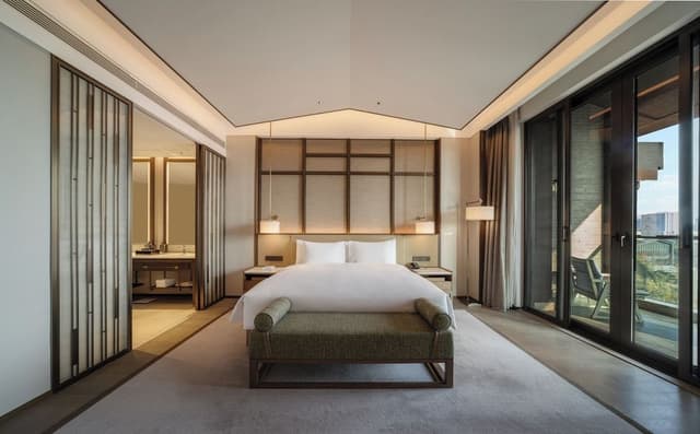 Deluxe Lake View Suite