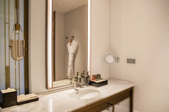 Deluxe Street View Twin Room