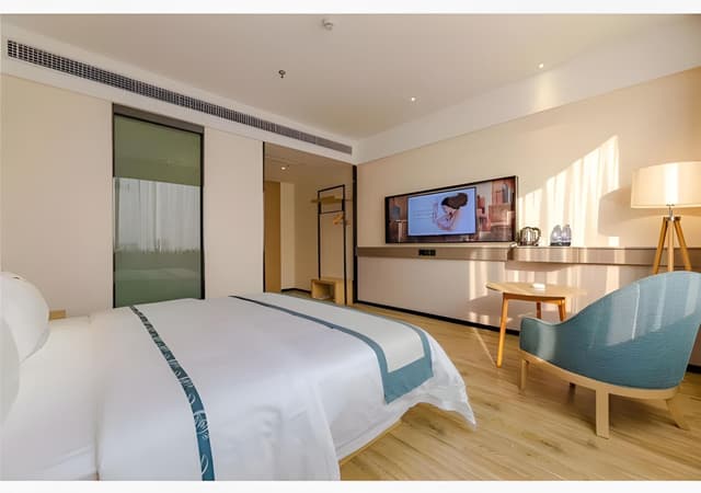 Business Queen Room