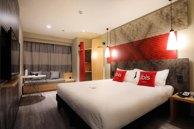 Queen Room with View