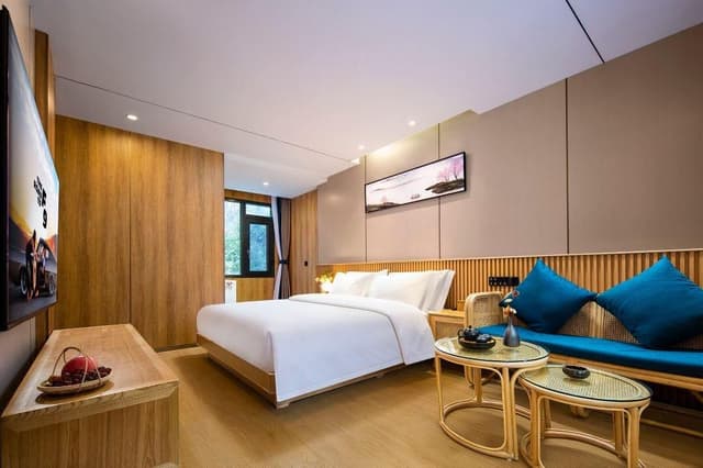 Mountain View Queen Room