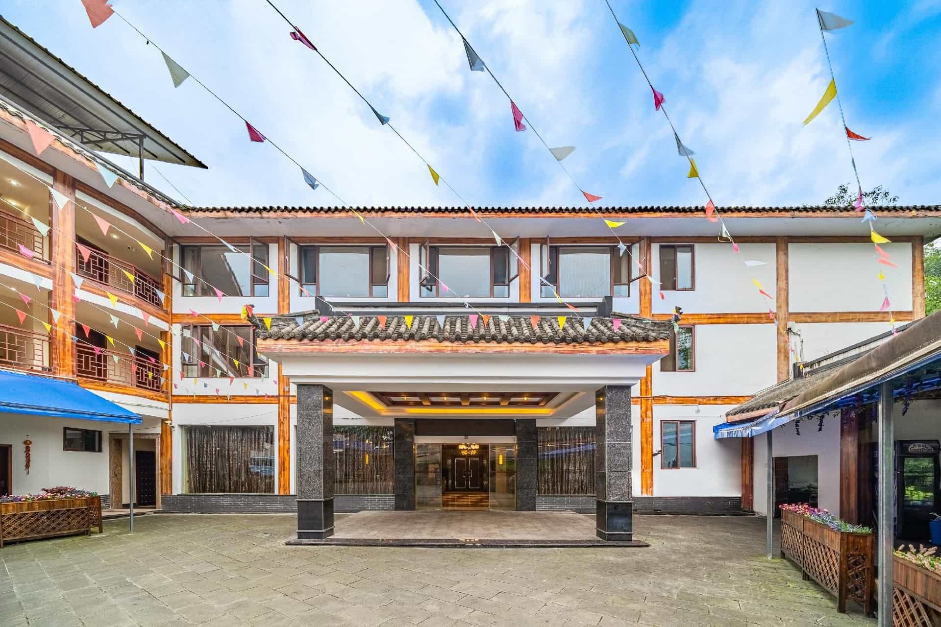 Care U Well Hotel Emeishan Wanxianglou