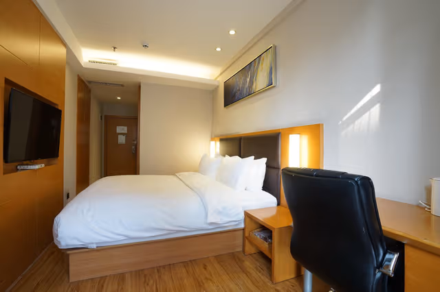 Huazhu - Room With Bed
