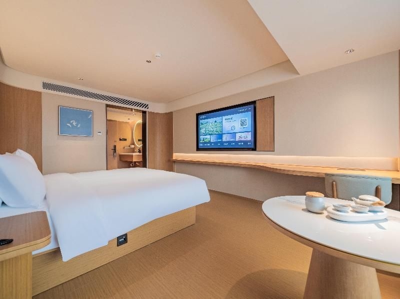 Ji Hotel Yibin West Station Zhanqian Square4