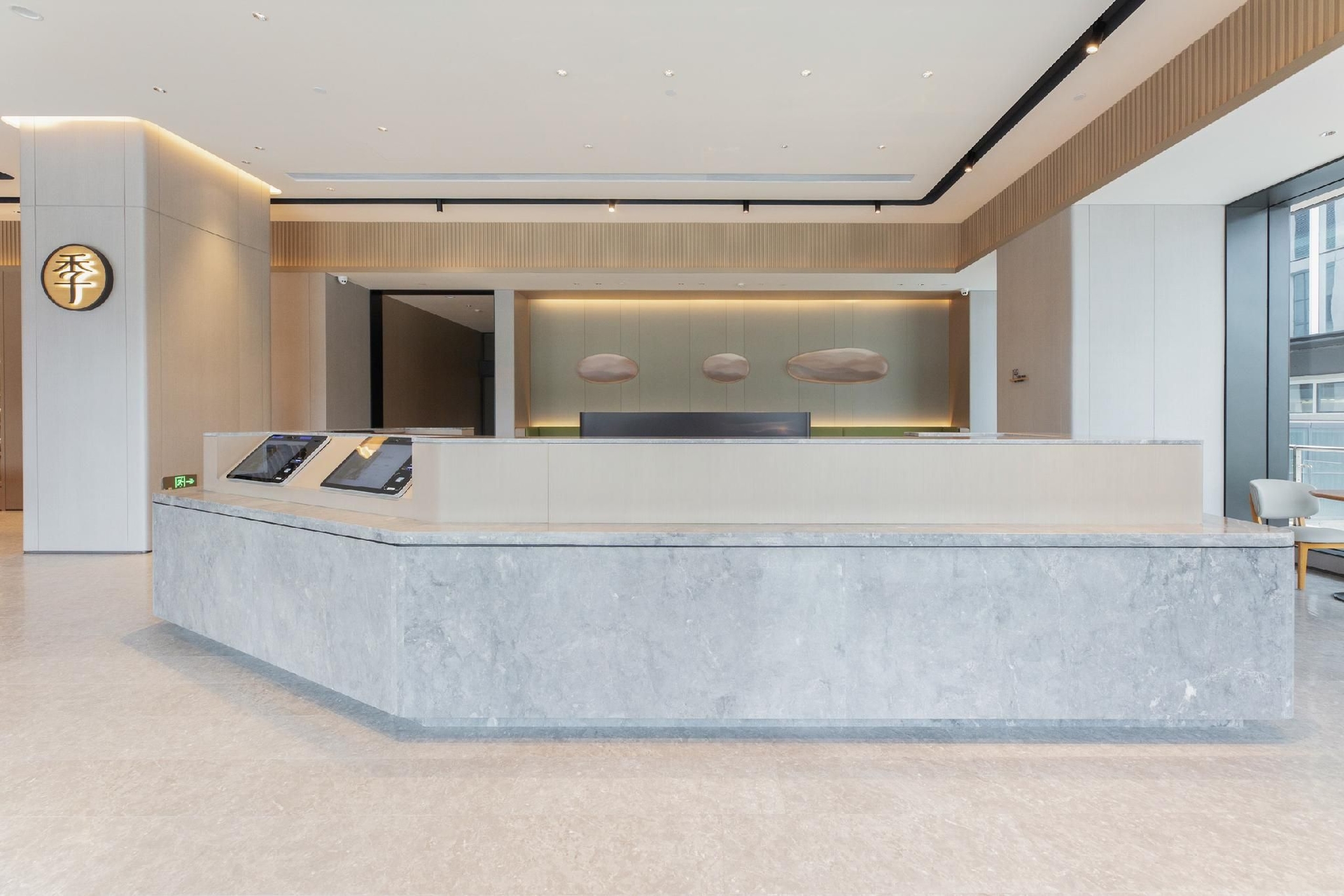 โรงแรมจี อี้ปิน เวสต์ สเตชั่นสแควร์ (Ji Hotel Yibin West Station Square)1