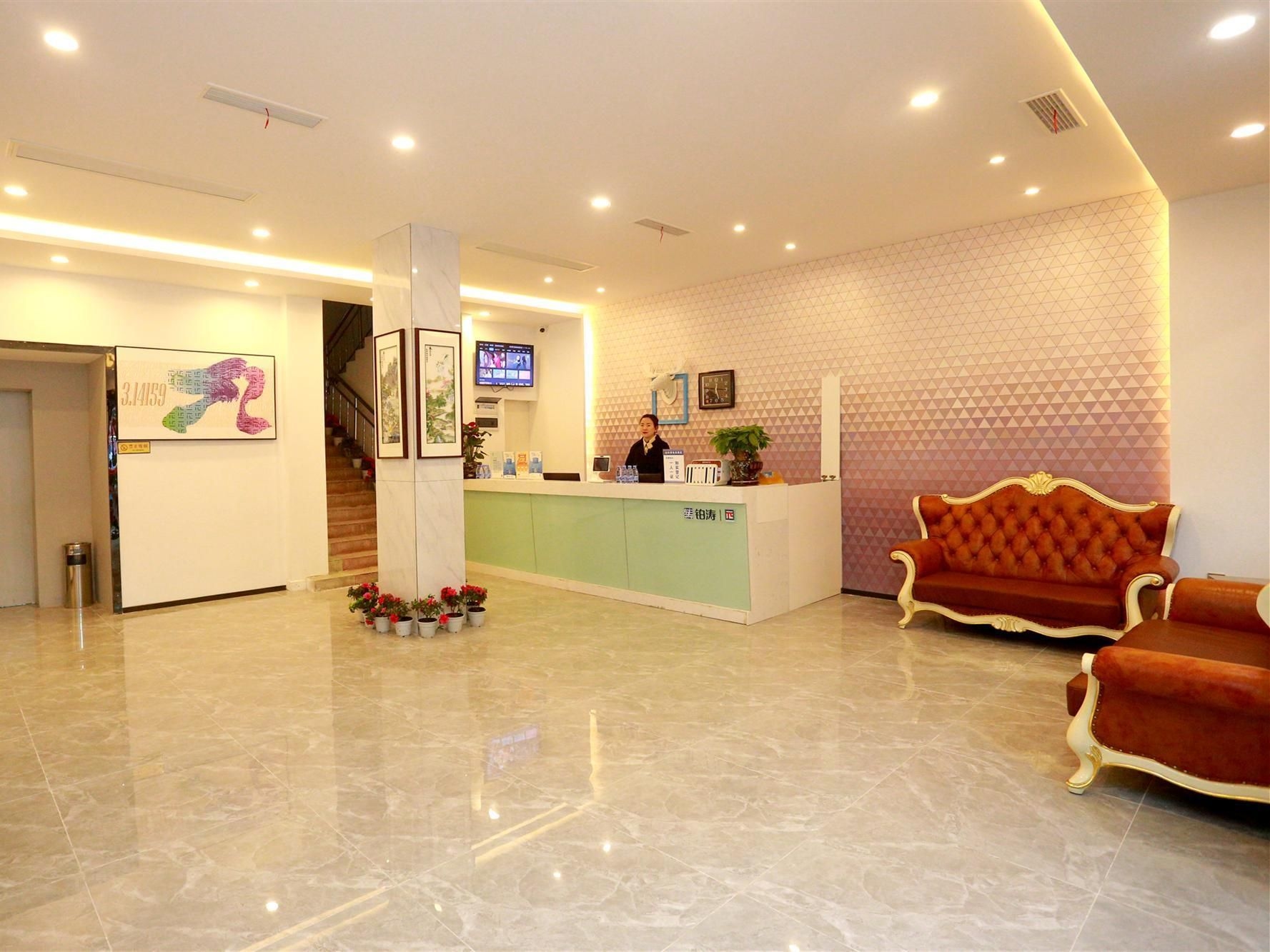 ไพ โฮเทล เล่อซาน เฉียนเหว่ย ซีเหมิน หลงชี่ ฮ่าวชือ (PAI Hotel Leshan Qianwei Ximen Longchi Haochi Street)2