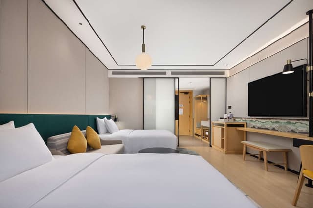 TWIN DELUXE ROOM