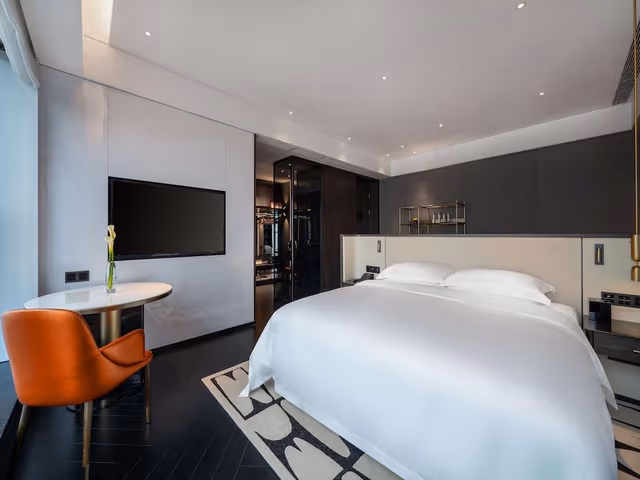 Deluxe Room, 1 King Bed