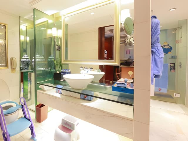 Kuya Pig Hero Car Themed Family Suite