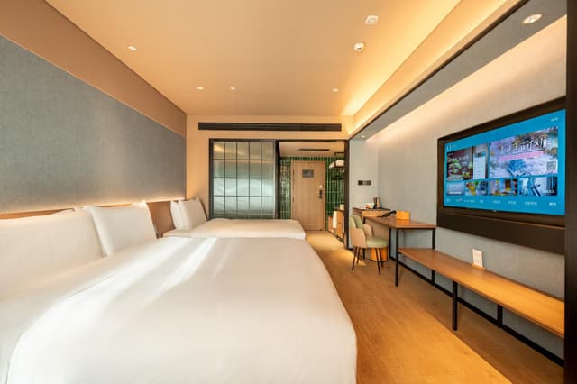 Huazhu - California Sunshine Parent Kid Room