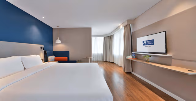 1 King Standard Extra Floor Space