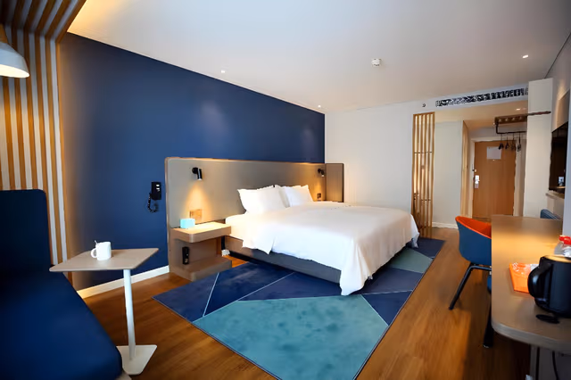 1 King Standard Extra Floor Space