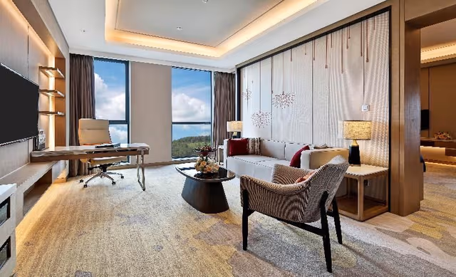 1 King 1 Bdrm Ste Living Meeting Area