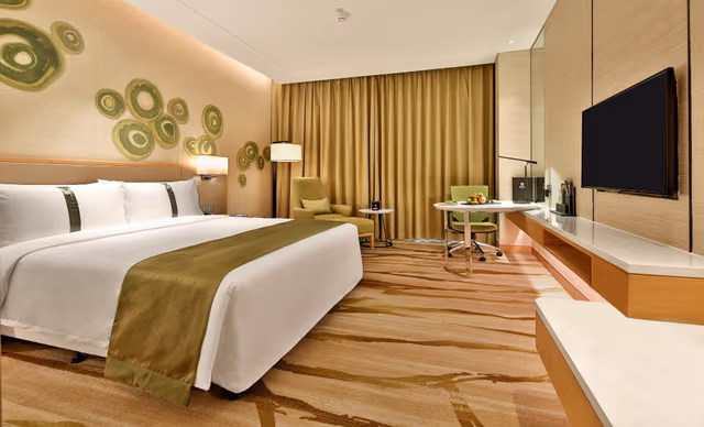 1 King Bed Standard High Floor