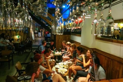 ซอนเดอเรีย โฮสเทล แอนด์ บาร์ - เลซี่โบนส์ โฮสเทล (Sonderia Hostel & Bar - Lazybones Hostel)1