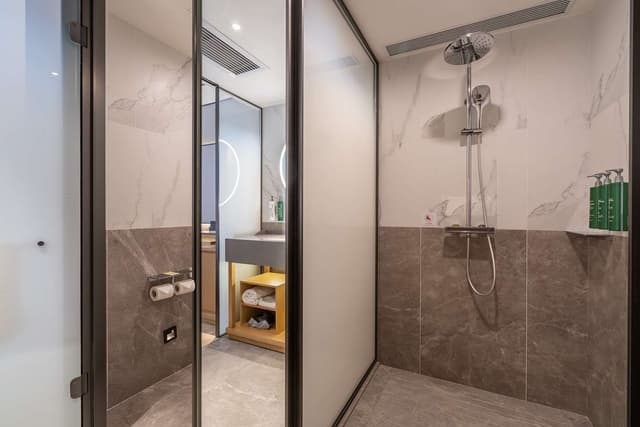 KING GUEST ROOM