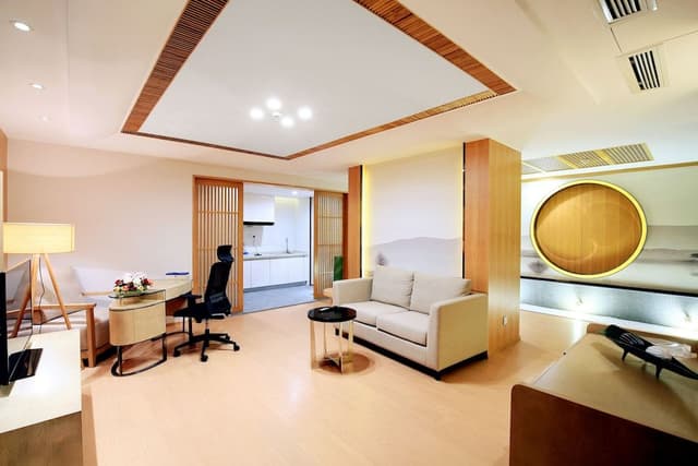 Deluxe Suite