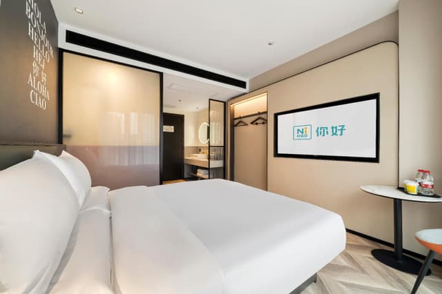 Huazhu - Room With Bed