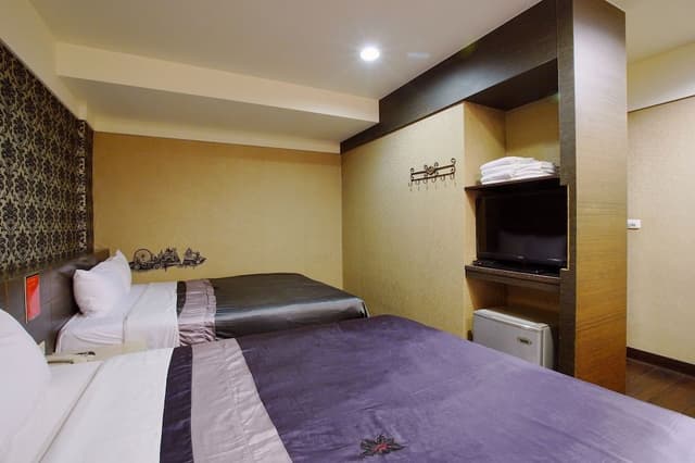 Family Room (no elevator)