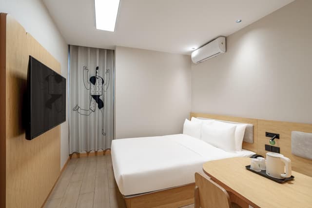 Huazhu - Room With Bed
