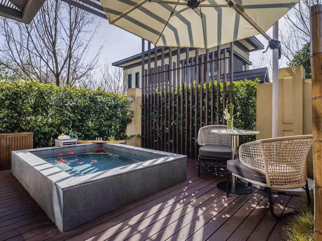 Villa, 1 King Bed, Garden View (Piedoment)