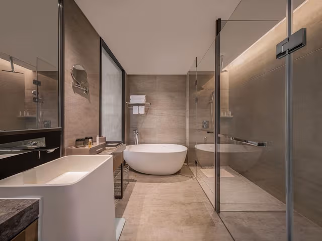 Deluxe Room, 1 King Bed, Garden View