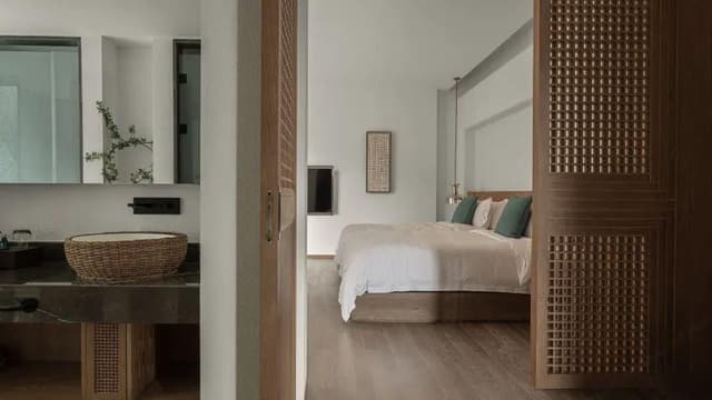 Courtyard Twin Room with Balcony