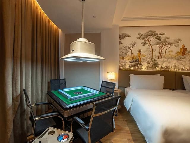Vienna - Functional Chess Room With Twin Bed