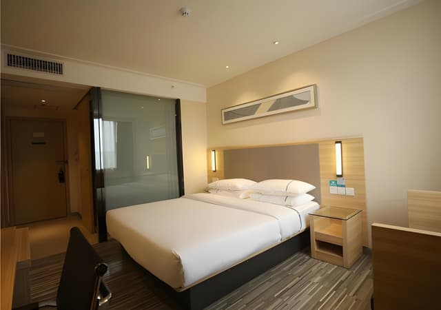 Business Queen Room
