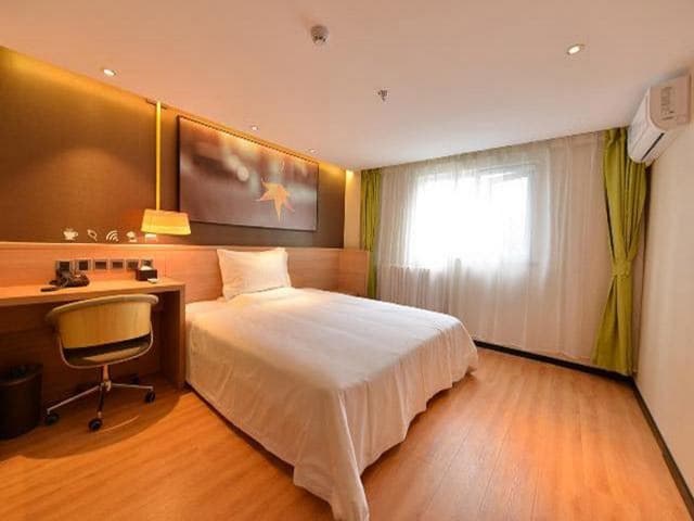 Business Queen Room