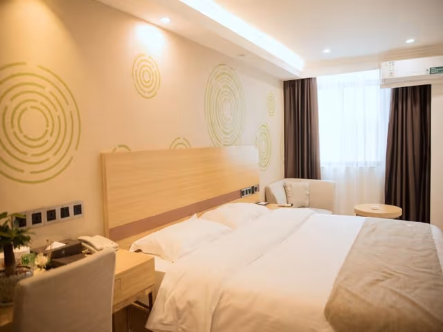 Hotel Queen Room