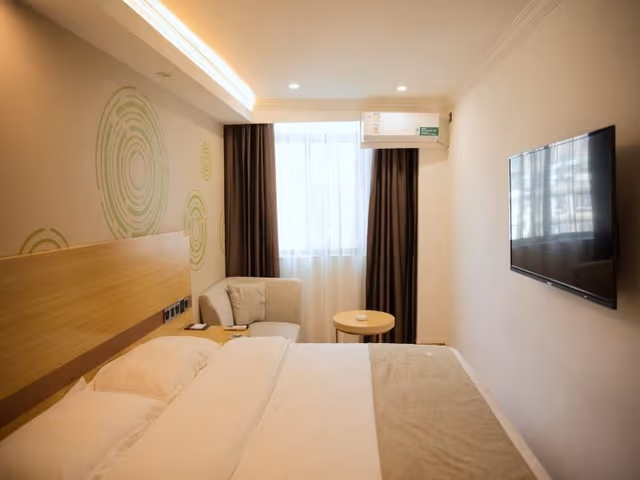 Hotel Queen Room