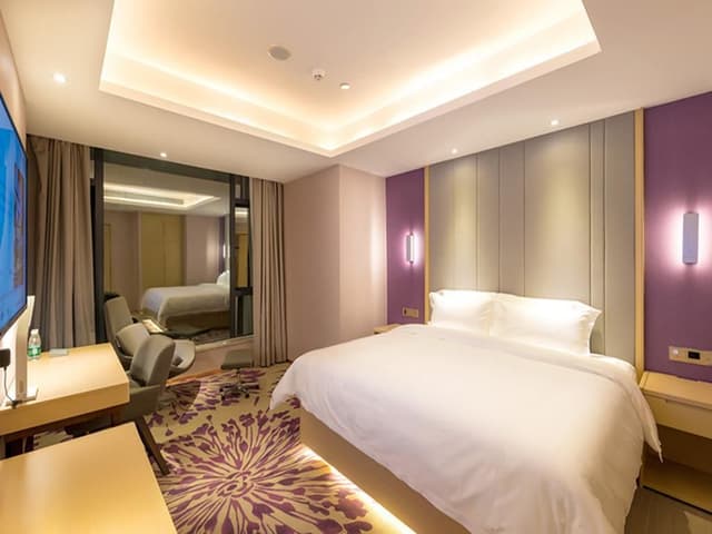 Business Queen Room