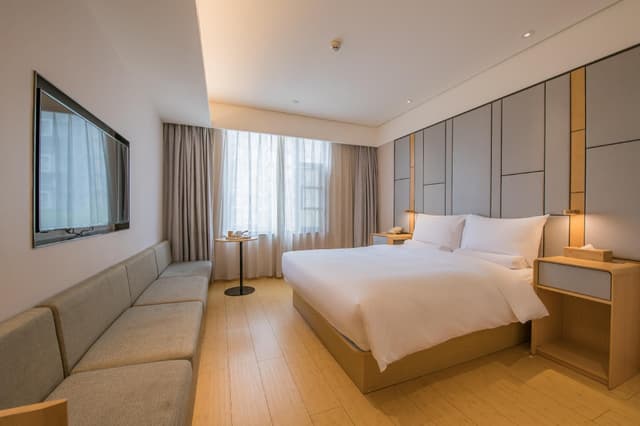 Huazhu - Destress Superior Bed Room