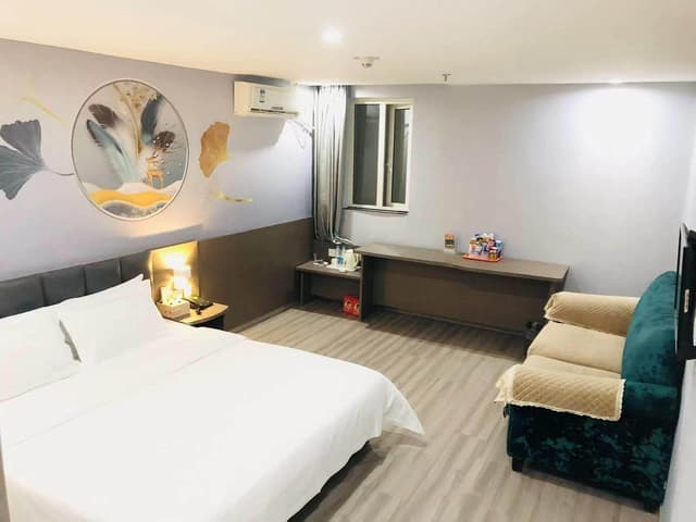 WH - Holiday Theme Room