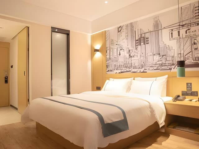 Stand Queen Room