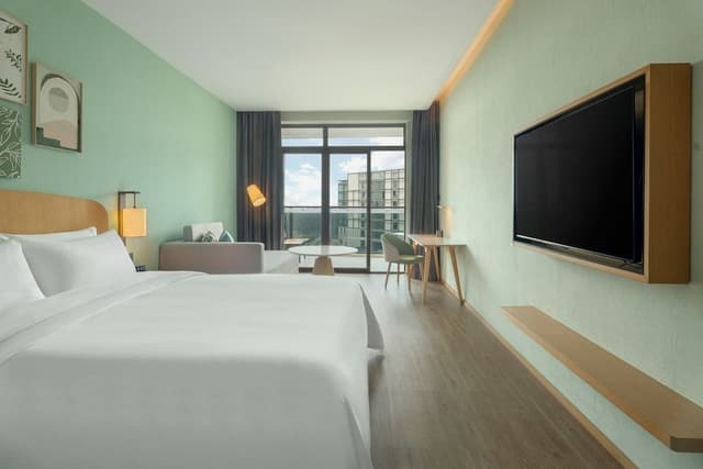 Superior Room, 1 King Bed, Balcony, City View