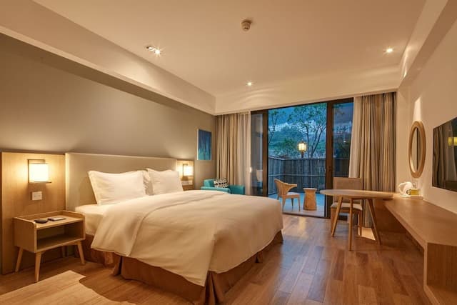 Standard Room, 1 King Bed, Balcony
