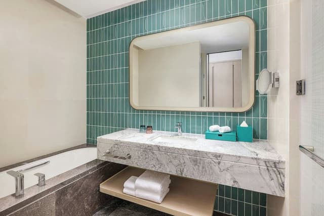 Deluxe Room, 1 King Bed, Mountain View