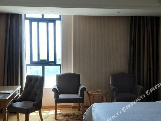 Vienna - Functional Chess Room With Twin Bed